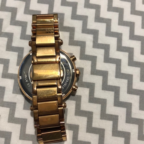 Michael Kors rose gold watch - Picture 2 of 5